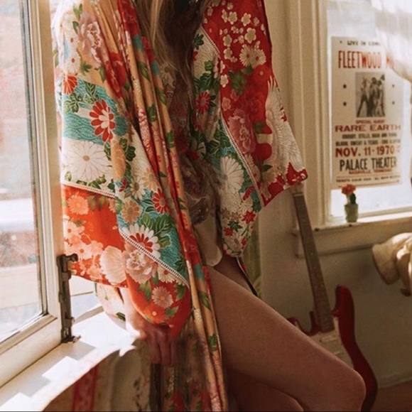 Breathlessly Bohemian Kimono In Wild Pink Blooms - Picture 4 of 6